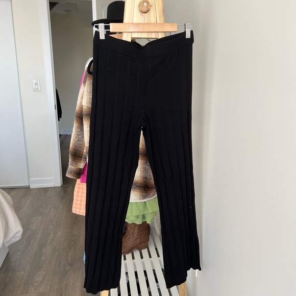 H&M ribbed flare legged pants - Picture 2 of 3